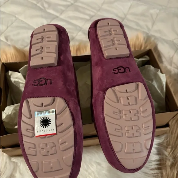UGG LADIES SUEDE LOAFERS. - Picture 5 of 5